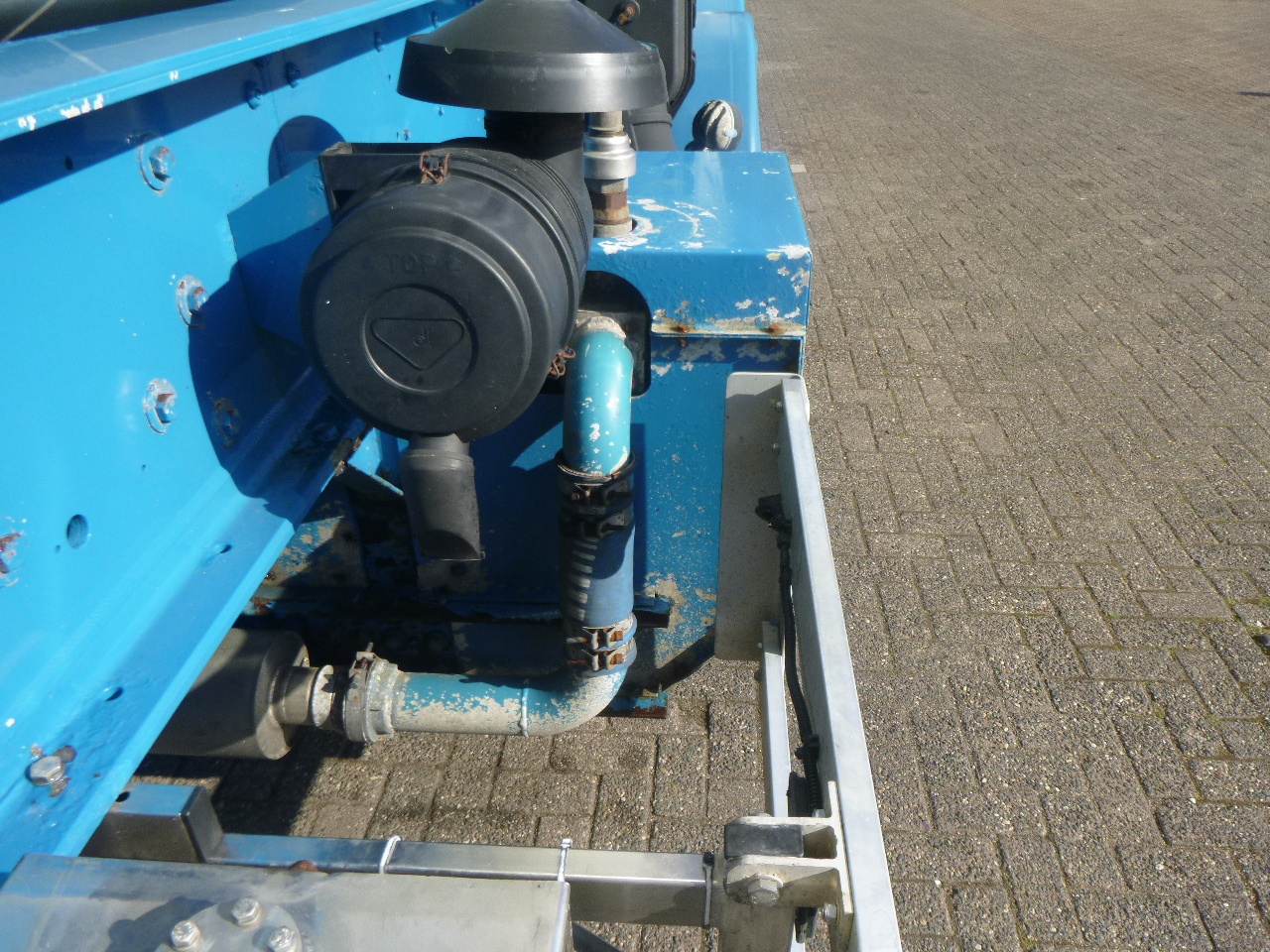 Cisternový náves na prepravu múky Feldbinder Powder tank alu 60 m3 / Compressor diesel engine.: obrázok 16