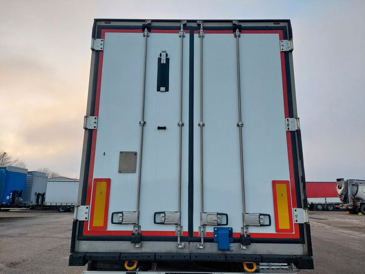 Náves chladírenské Schmitz Cargobull SKO24 ThermoKing SLXi 300