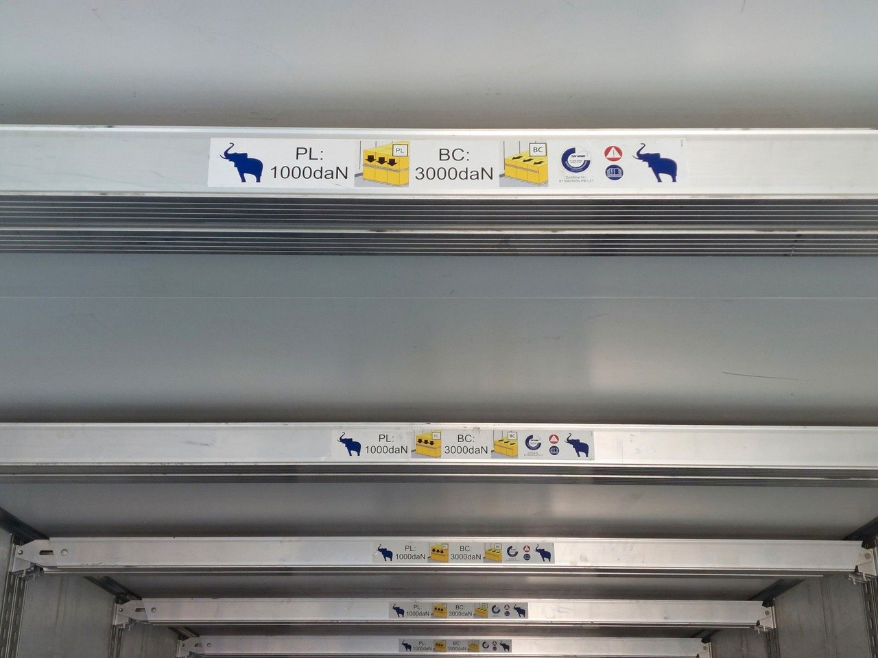 Náves skriňové Schmitz Cargobull SKO 24 Doppelstock