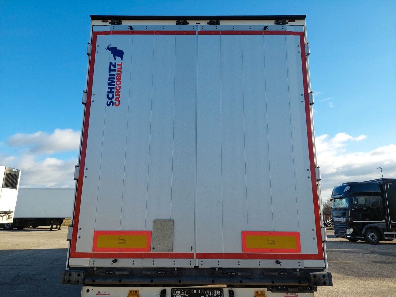 Náves skriňové Schmitz Cargobull SKO 24 Doppelstock