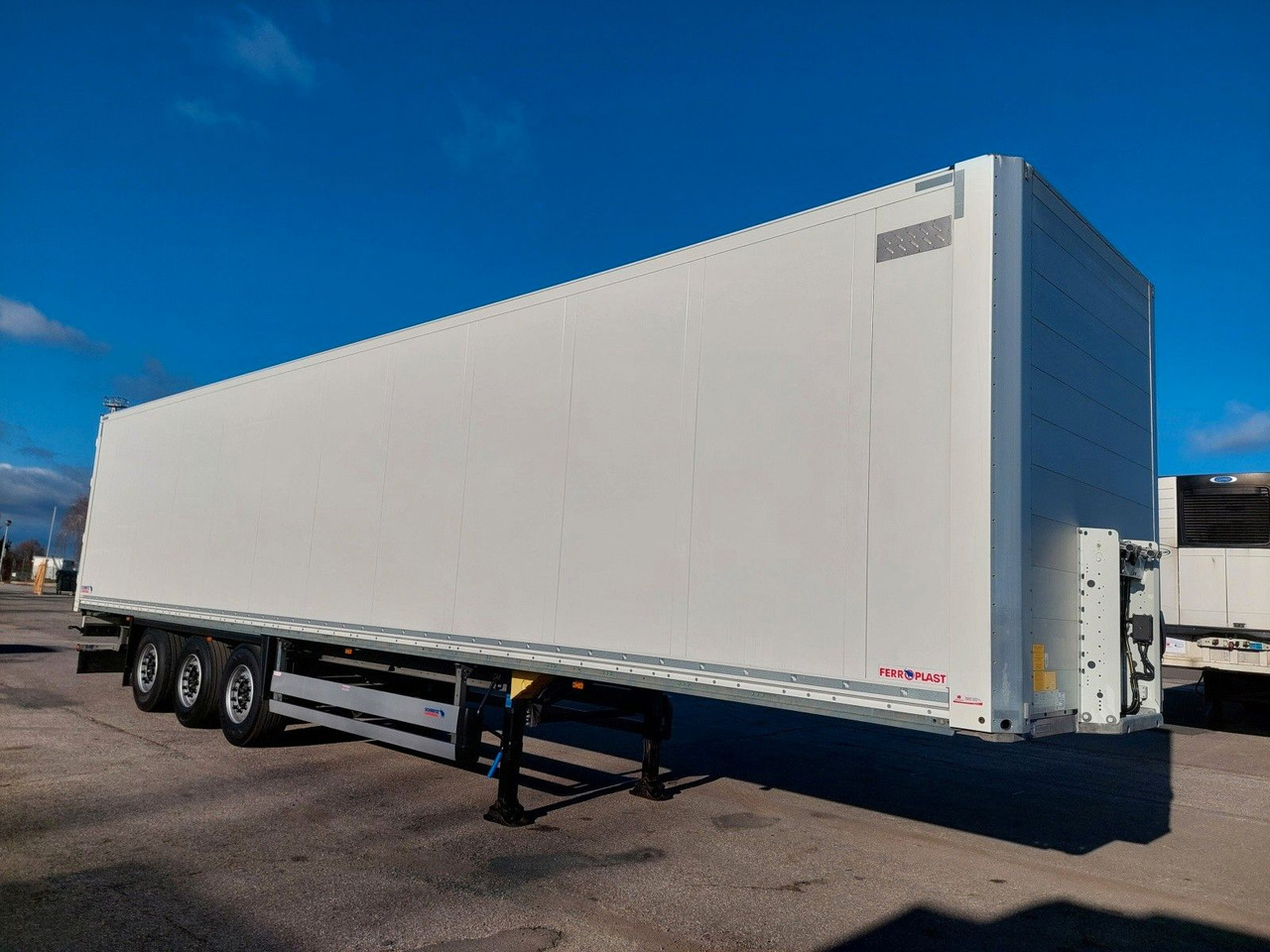 Náves skriňové Schmitz Cargobull SKO 24 Doppelstock