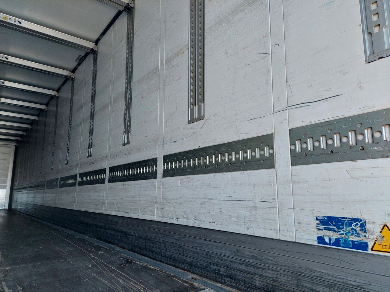 Náves skriňové Schmitz Cargobull SKO 24 Doppelstock