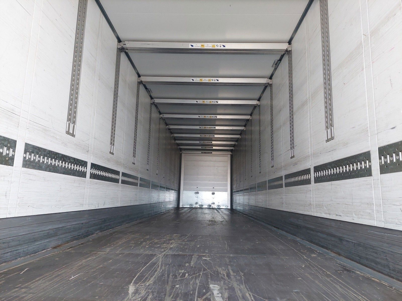 Náves skriňové Schmitz Cargobull SKO 24 Doppelstock