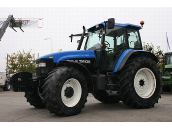 Traktor New Holland/Ford TM135: obrázok 1