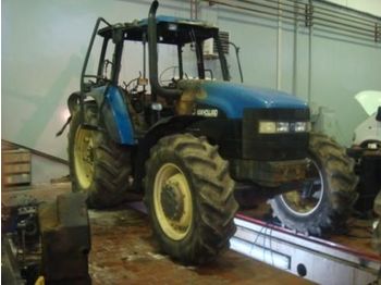 NEW HOLLAND 8560 - Traktor