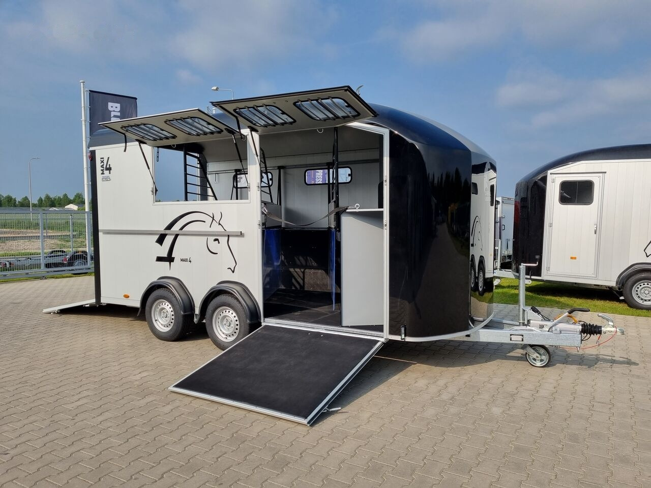Nový Príves na prepravu koní Cheval Liberté Optimax Maxi 4 horse trailer 3.5T przyczepa na 4 konie siodlarni: obrázok 44