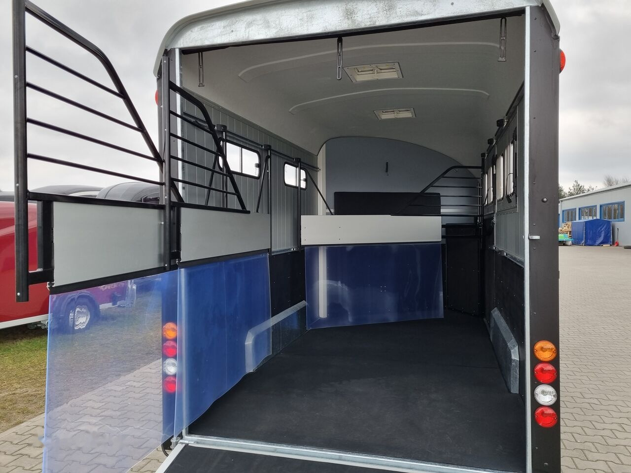 Nový Príves na prepravu koní Cheval Liberté Optimax Maxi 4 horse trailer 3.5T przyczepa na 4 konie siodlarni: obrázok 33