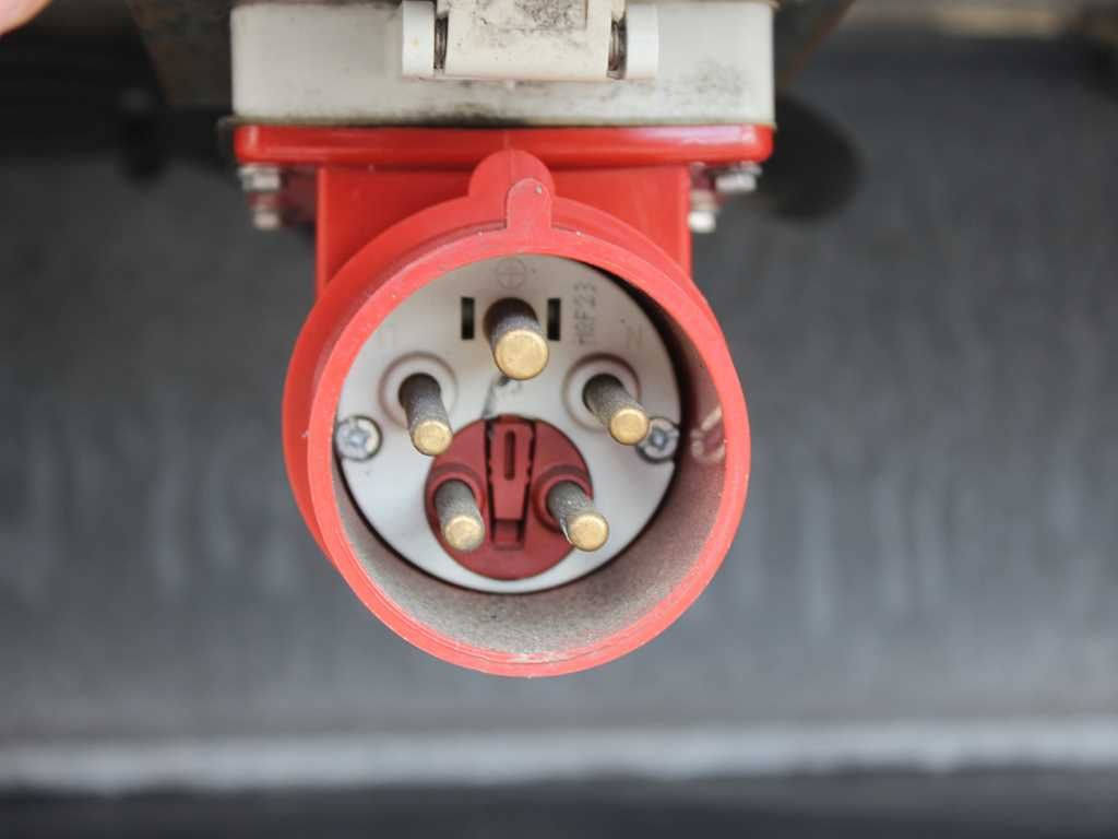 Príves skriňové SVAN CHT 202, CARRIER SUPRA 850 U, EL.SOCKET