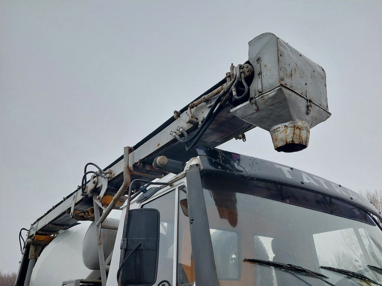 Domiešavač Tatra T815 6x6 mit Fördererband PD-01