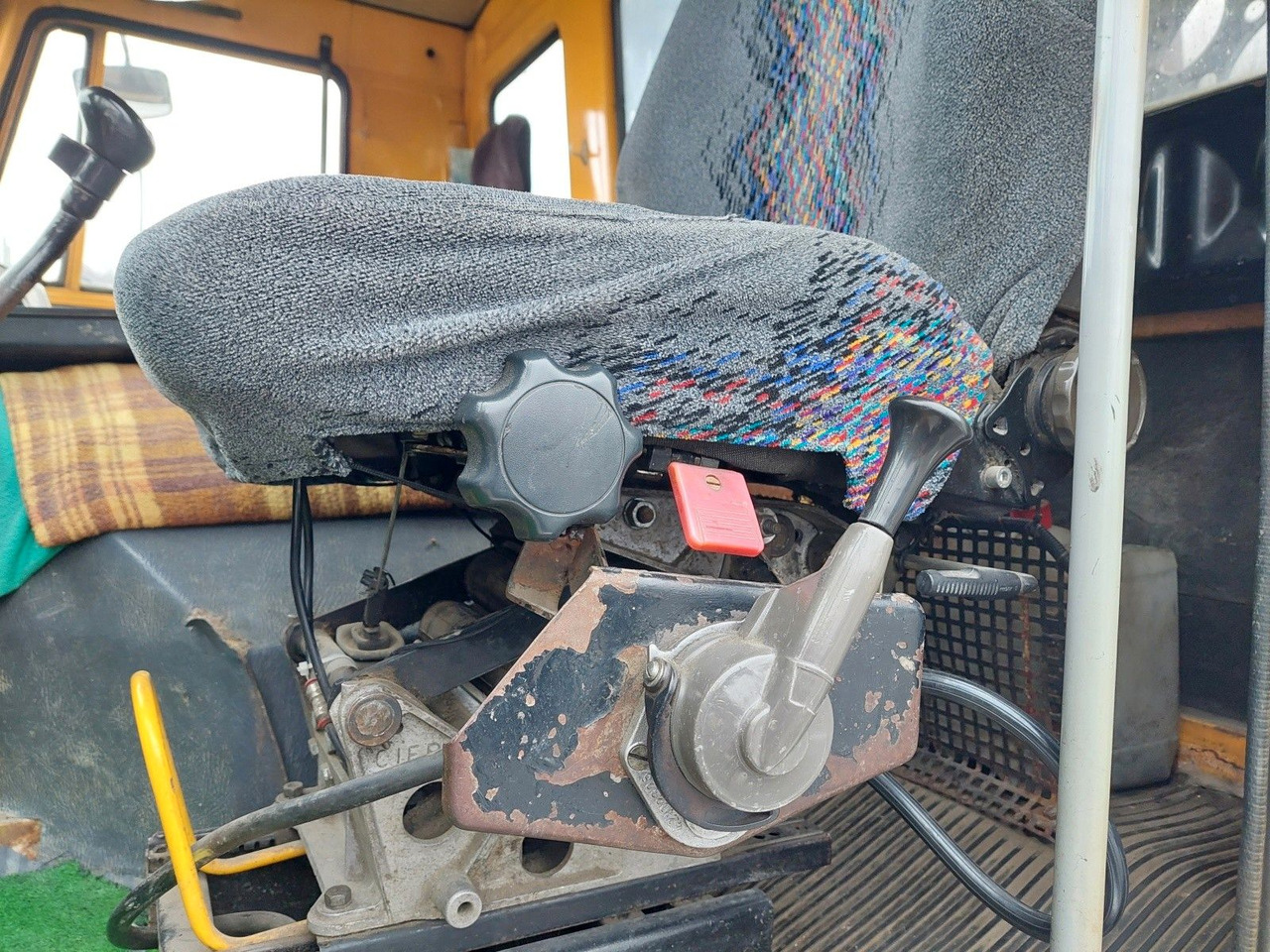 Domiešavač Tatra T815 6x6 mit Fördererband PD-01