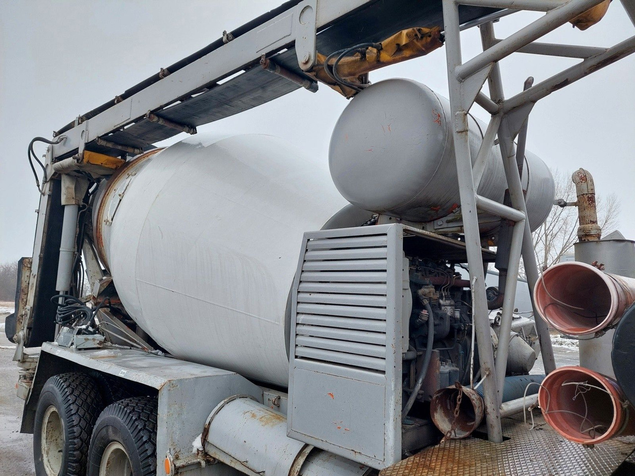 Domiešavač Tatra T815 6x6 mit Fördererband PD-01