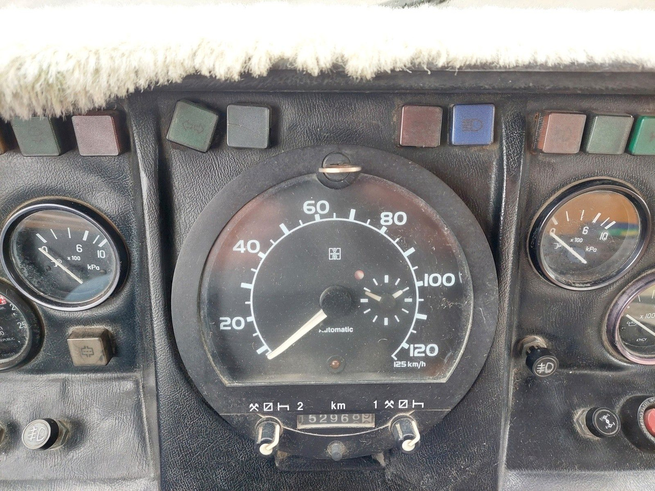 Domiešavač Tatra T815 6x6 mit Fördererband PD-01