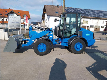 Kolesový nakladač CAT 907H 