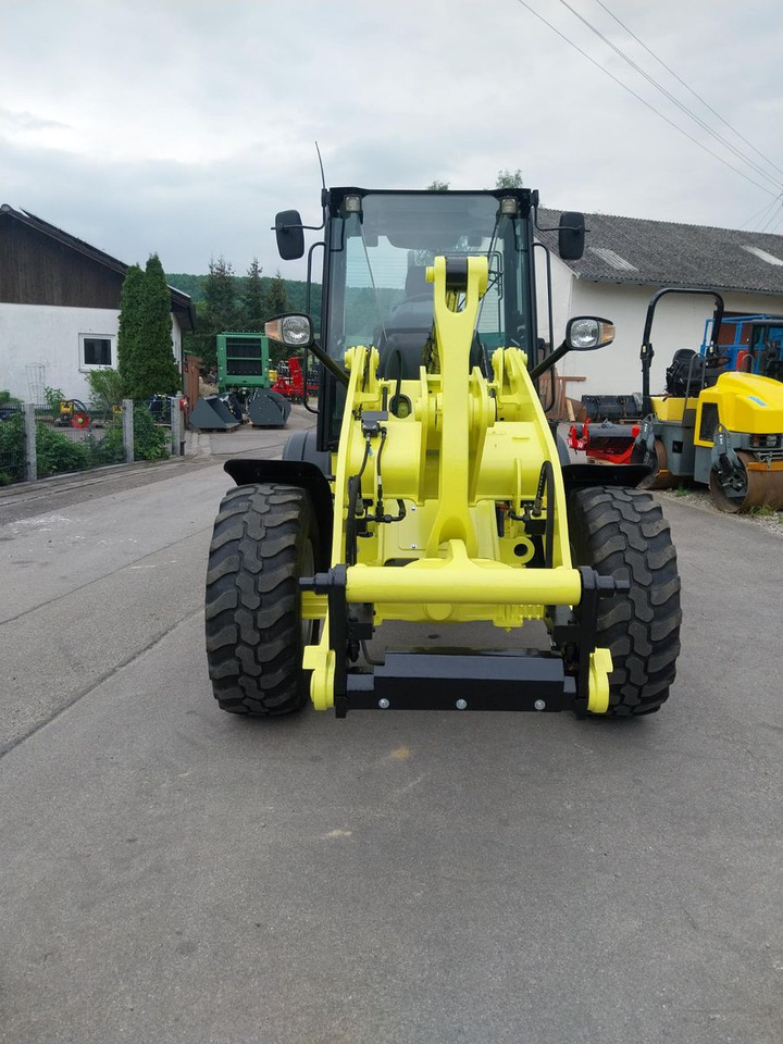 Kolesový nakladač CAT 908H2 907 906