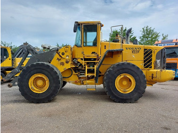 Volvo L220E - Kolesový nakladač