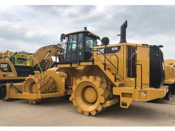 Kompaktor Caterpillar 825K