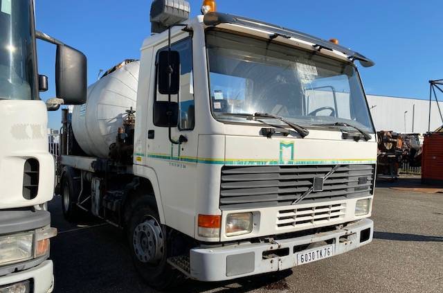 Rozstrekovač živice Volvo FL7: obrázok 10