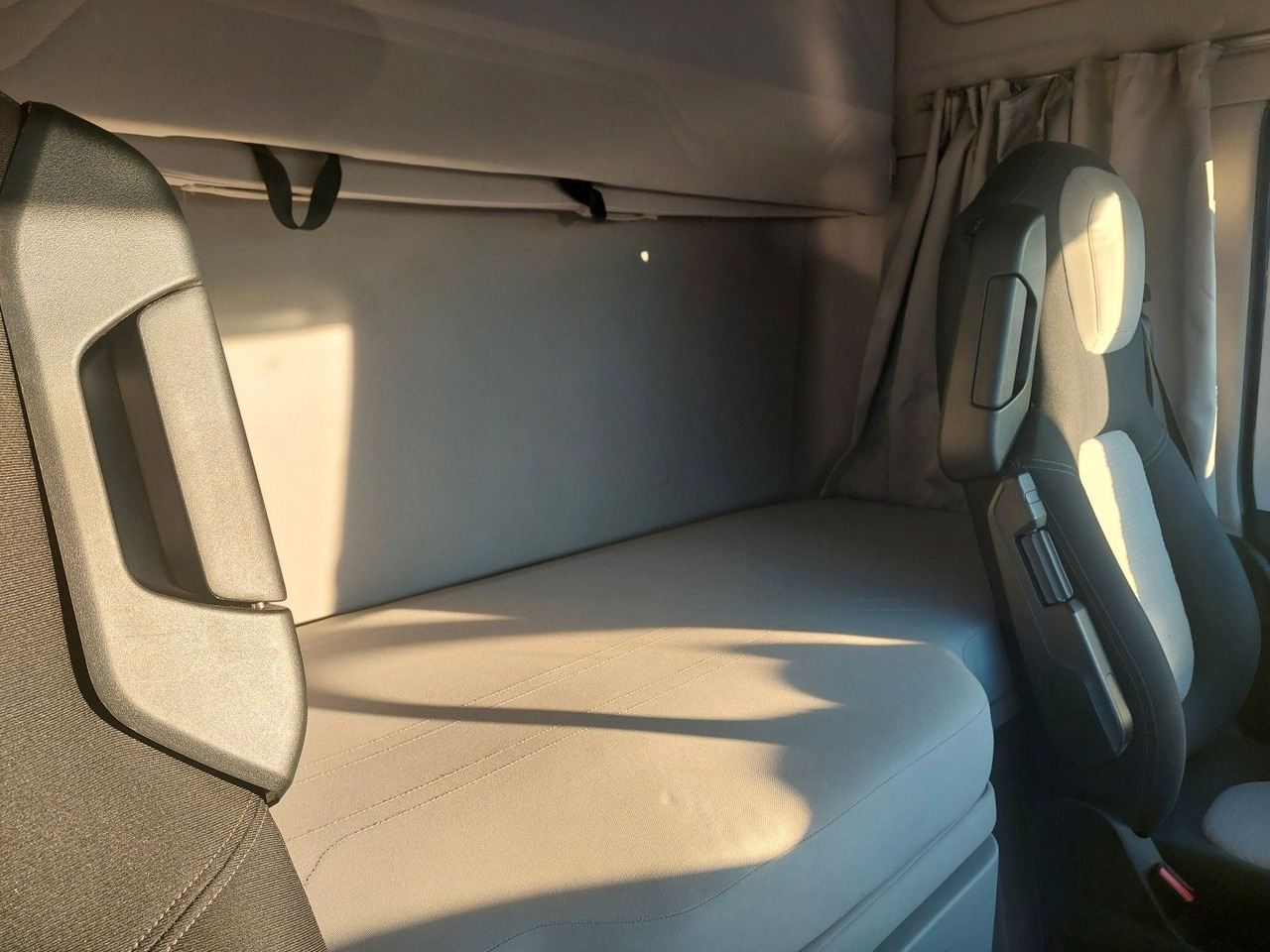 Ťahač Ford F-Max 1850 LL