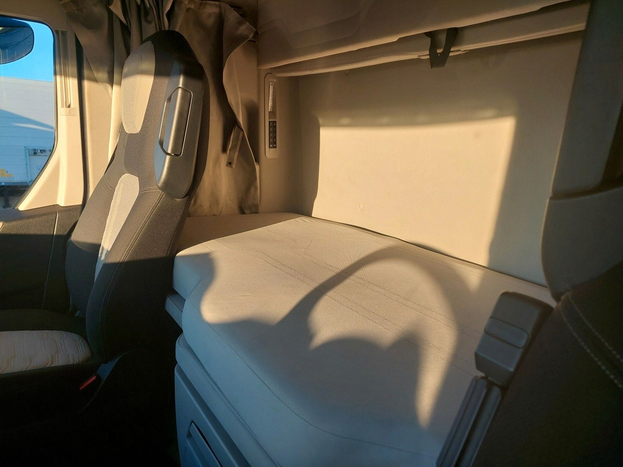 Ťahač Ford F-Max 1850 LL