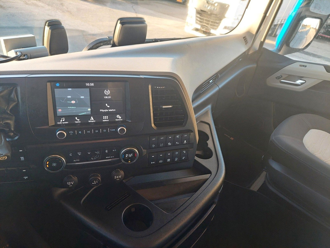 Ťahač Ford F-Max 1850 LL