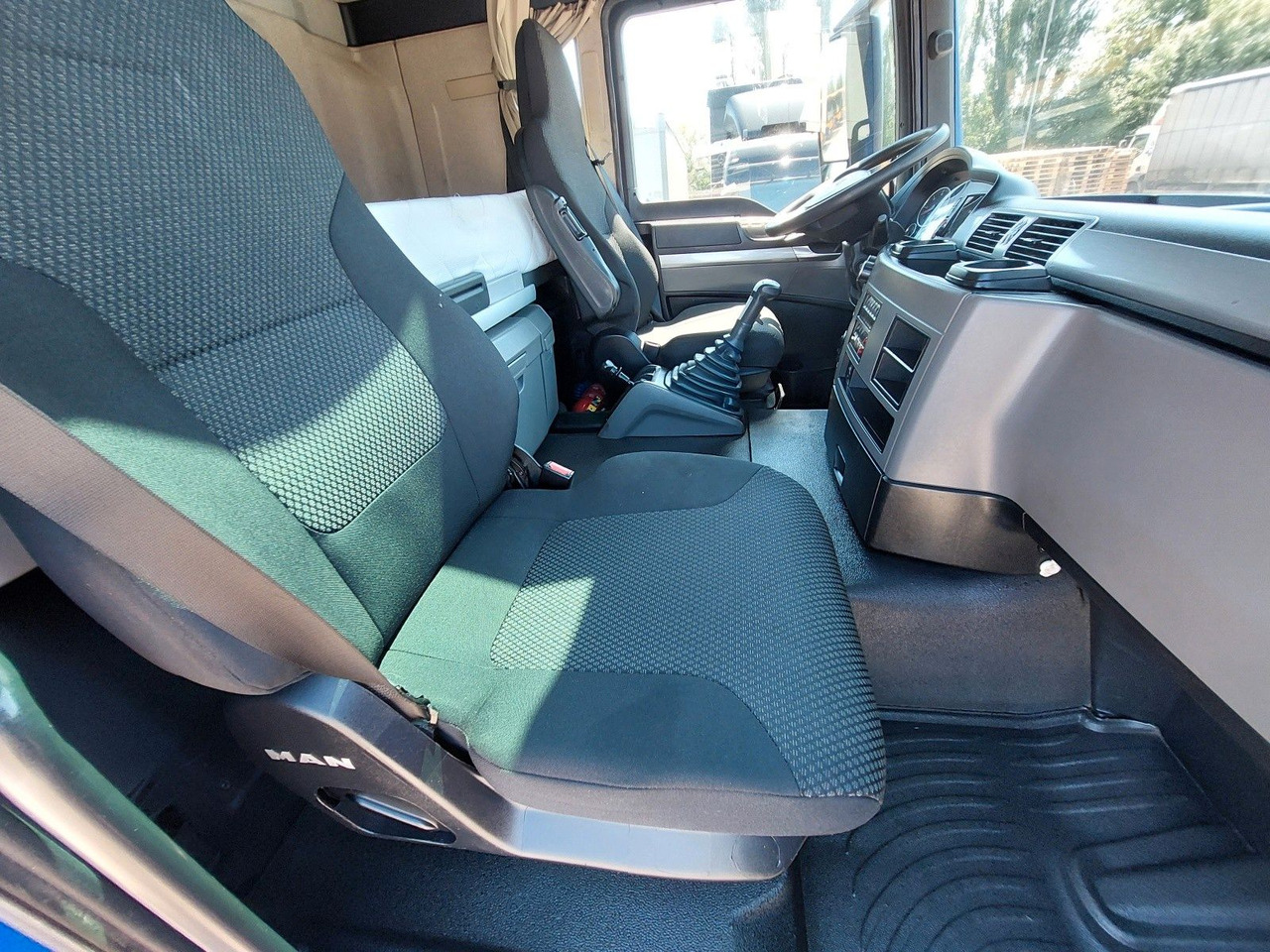 Ťahač MAN TG3 33.510 6X6 BL KRAN LANGHOLZ Kesla 2117ZT94