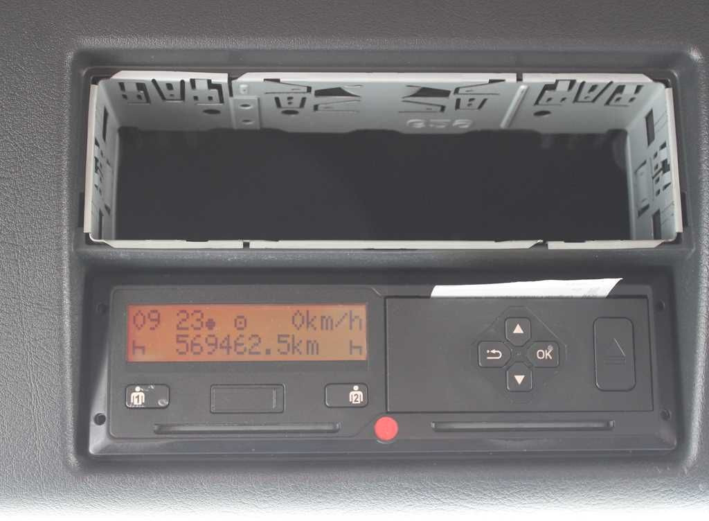 Ťahač MAN TGX 18.460, LOWDECK, EURO 6, SEC.AIR CONDITIONIN