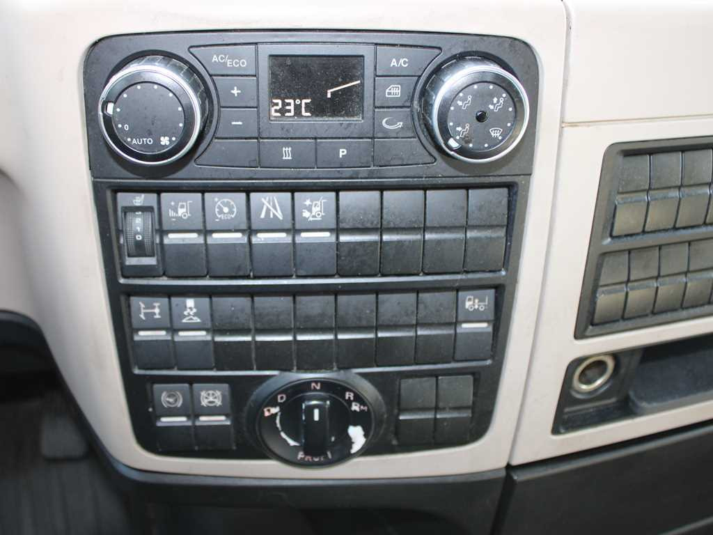 Ťahač MAN TGX 18.500, LOWDECK, NAVIGATION, RETARDER, EURO 6