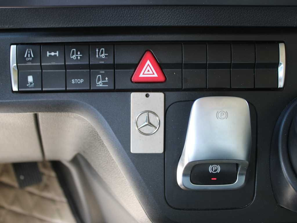 Ťahač Mercedes-Benz Actros 1848, EURO 6, GIGA SPACE, NAVI, LOWDECK