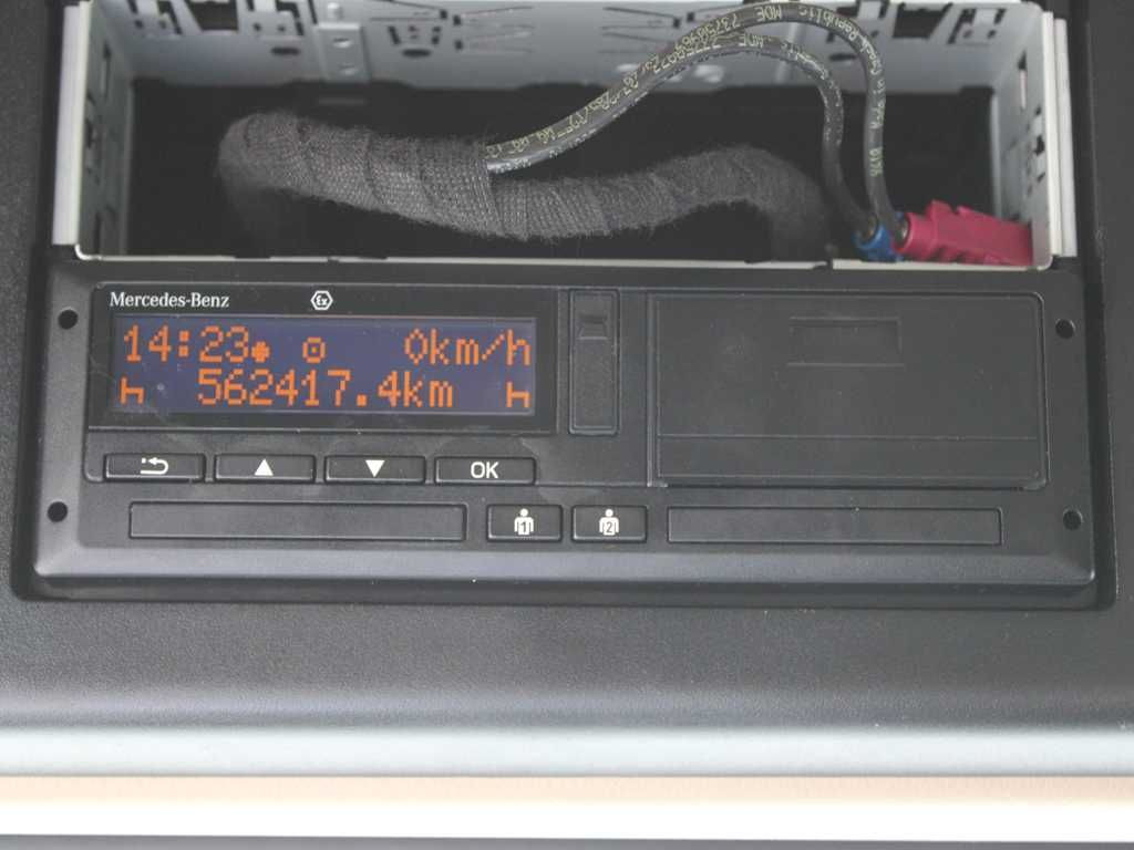 Ťahač Mercedes-Benz Actros 1851, EURO 6, RETARDER, SEC.AIR CONDITION