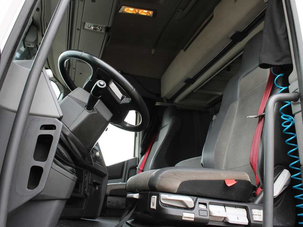 Ťahač Renault T460, LOWDECK, EURO 6, PNEU 80%