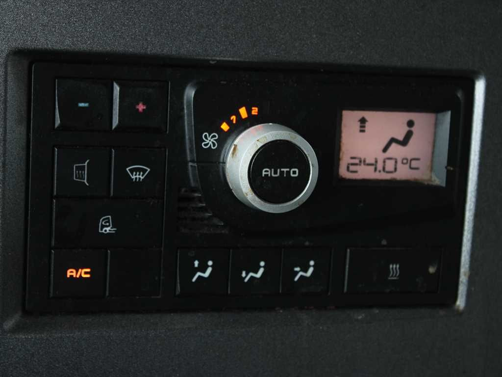 Ťahač Renault T460, LOWDECK, EURO 6, PNEU 80%