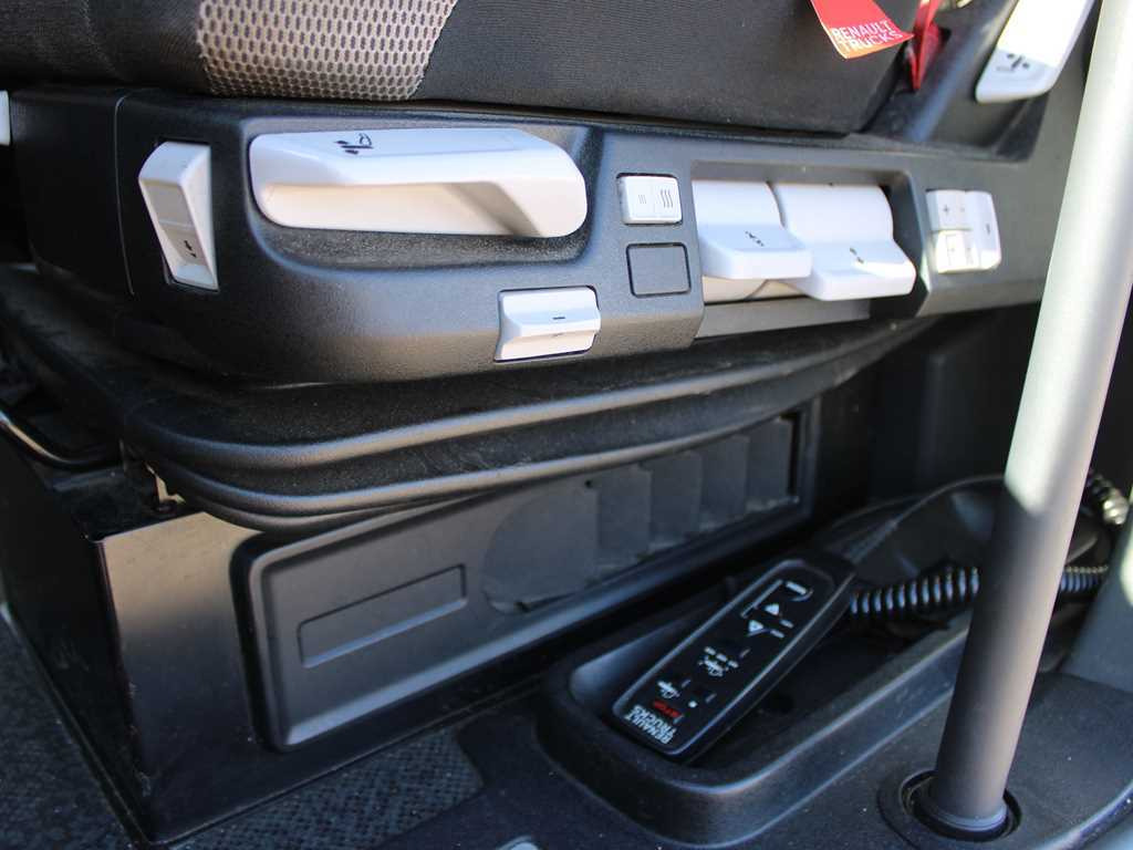 Ťahač Renault T520, LOWDECK, EURO 6, TIRES 80%