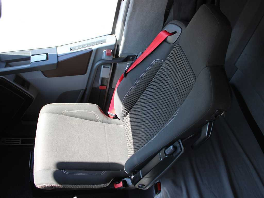 Ťahač Renault T520, LOWDECK, EURO 6, TIRES 80%