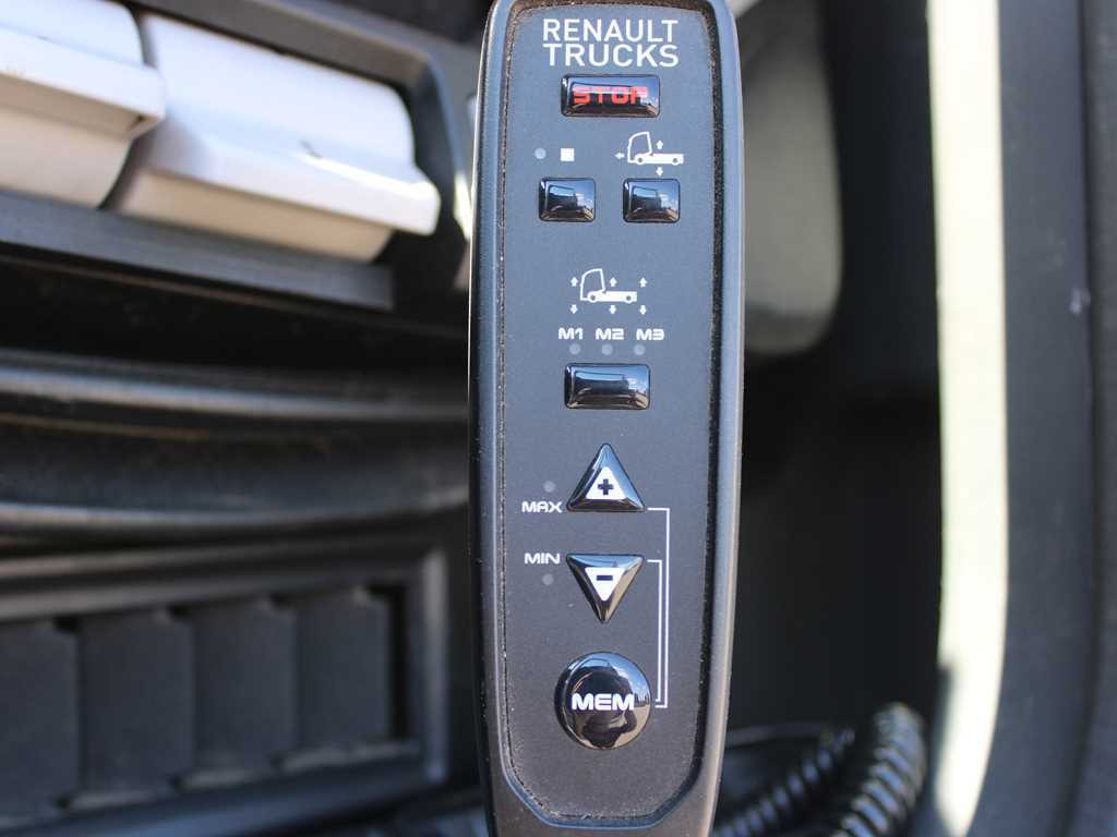 Ťahač Renault T520, LOWDECK, EURO 6, TIRES 80%