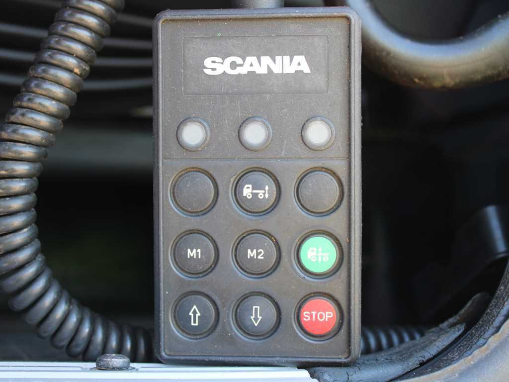 Ťahač Scania R420, 6x4, EURO 3, HYDRAULIC ARM LOGLIFT F135ZT94A, LIGHTS