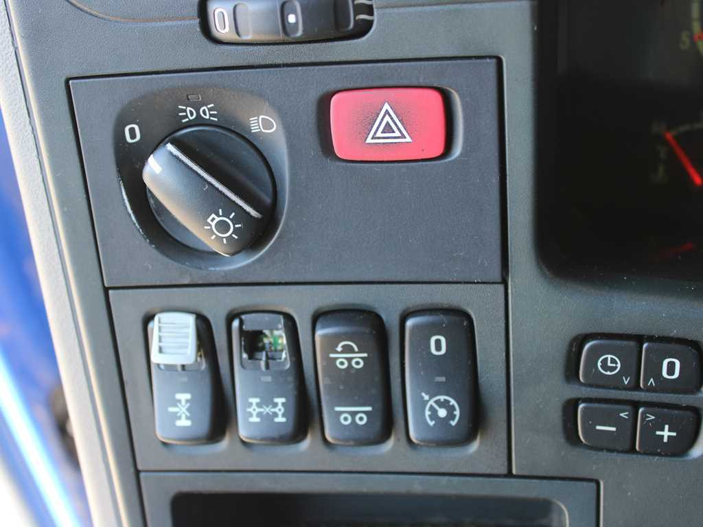 Ťahač Scania R420, 6x4, EURO 3, HYDRAULIC ARM LOGLIFT F135ZT94A, LIGHTS