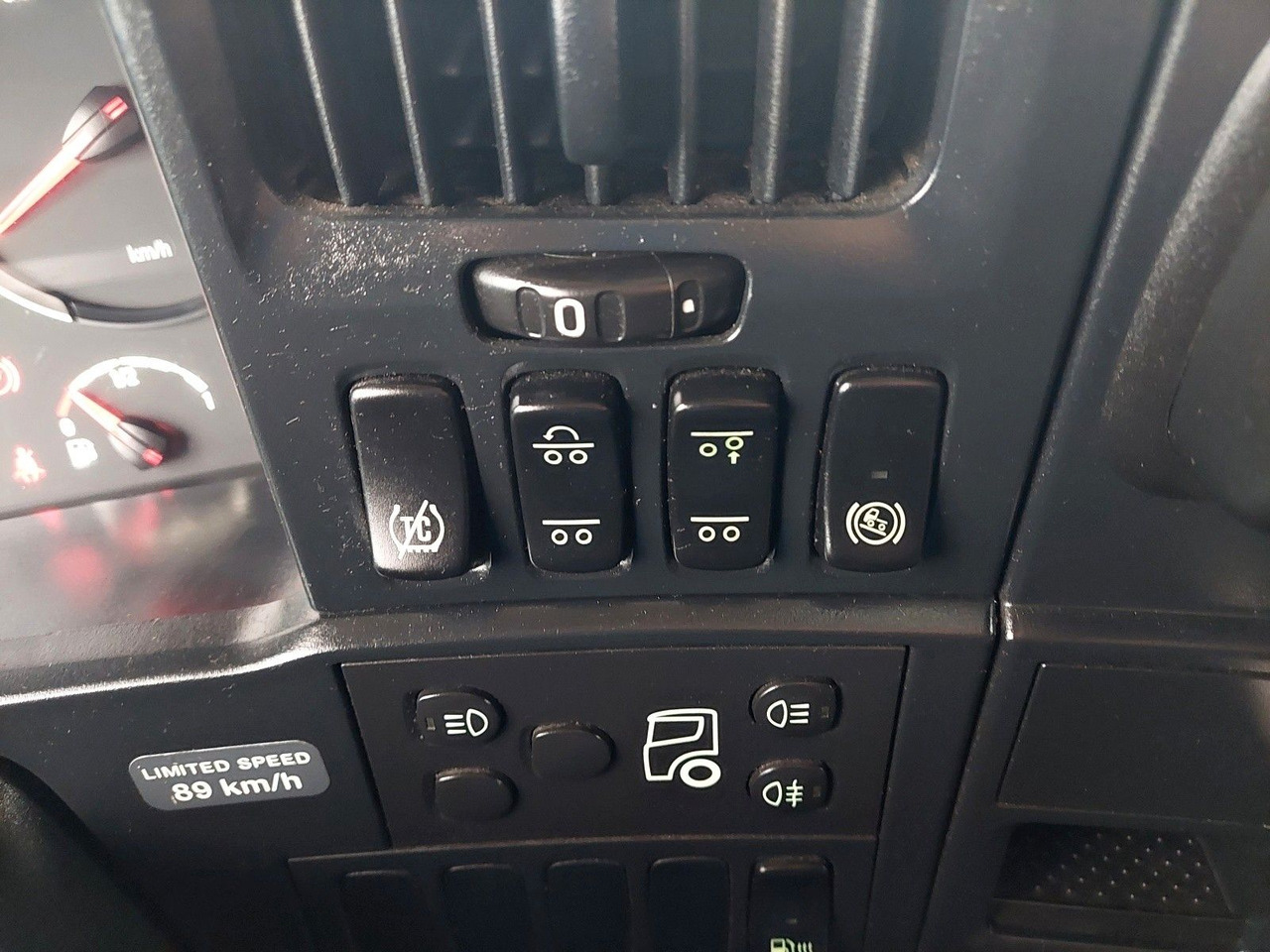 Ťahač Scania R 440 LA6X2/4MNA