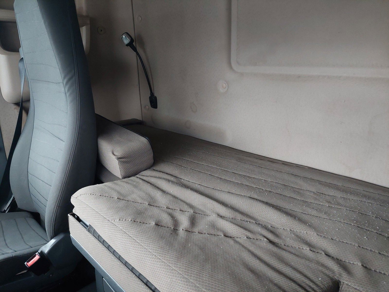 Ťahač Scania R 440 LA6X2/4MNA