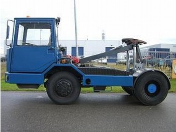 Sisu 4x4 terminal tractor zugmachine - Ťahač