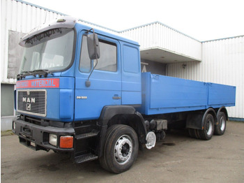 Valníkový/ Plošinový nákladný automobil MAN 26.322