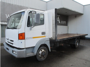Valníkový/ Plošinový nákladný automobil NISSAN