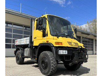 Valníkový/ Plošinový nákladný automobil UNIMOG U400