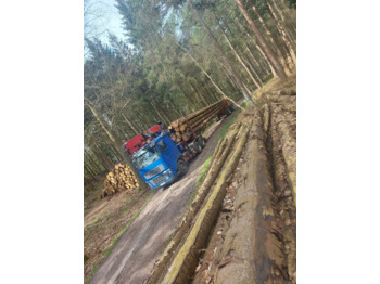 Nákladné vozidlo na prepravu dreva VOLVO FH16 700