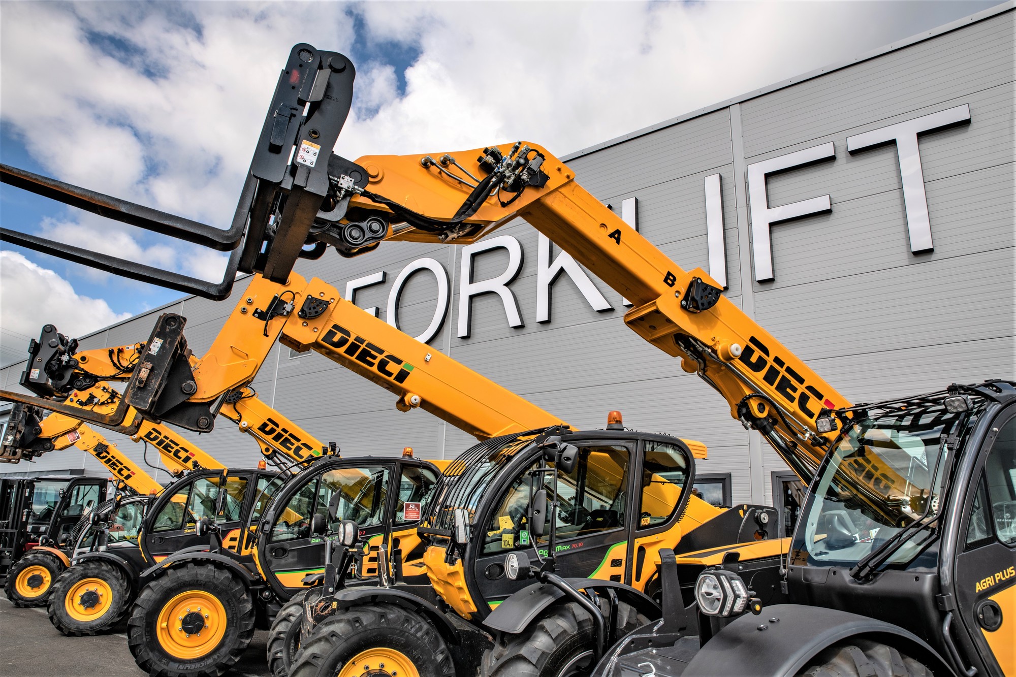 FORKLIFT OU - Manipulačná technika - Rok: 2022, nafta undefined: obrázok 1