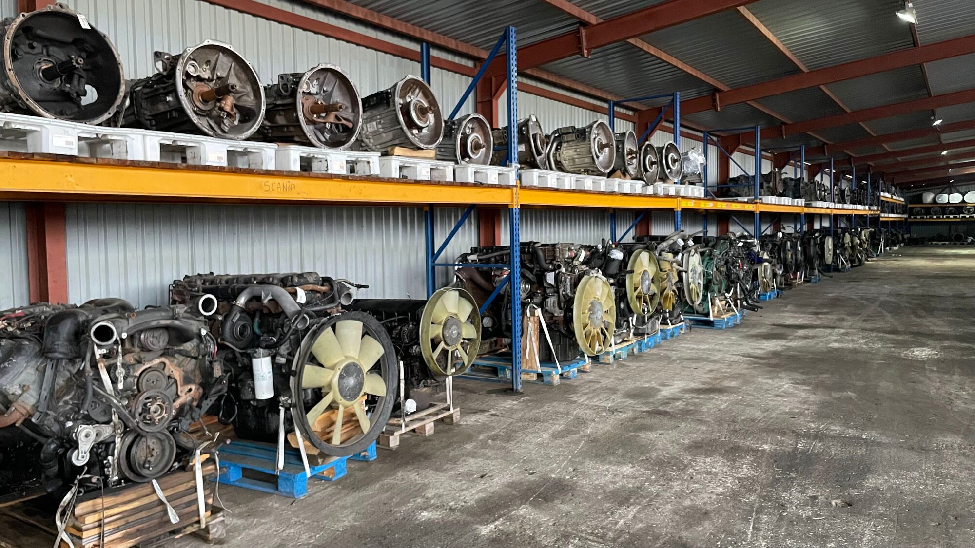EURO DEZMEMBRARI S.R.L. - Náhradné diely MERCEDES-BENZ Arocs undefined: obrázok 2