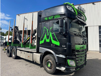 Nákladné vozidlo na prepravu dreva DAF XF 530