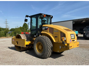 Kompaktor CATERPILLAR CS66B