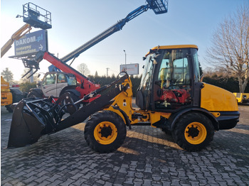 Kolesový nakladač JCB 406