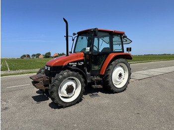 Traktor NEW HOLLAND