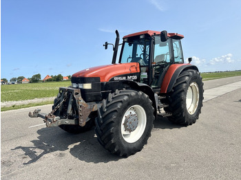 Traktor NEW HOLLAND